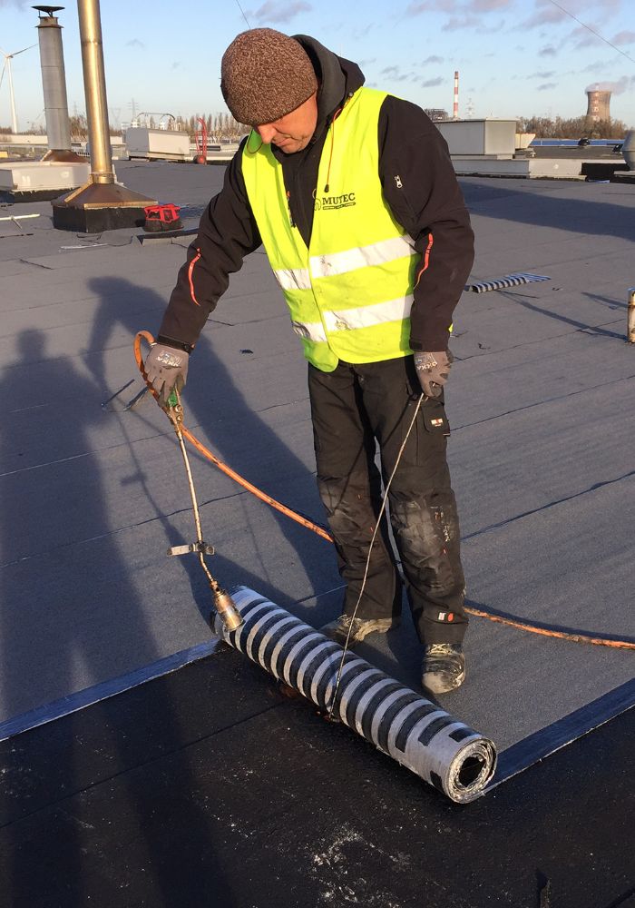 Fuite et étanchéité de toiture à Mouroux (77120) en Seine-et-Marne et en Ile-de-France